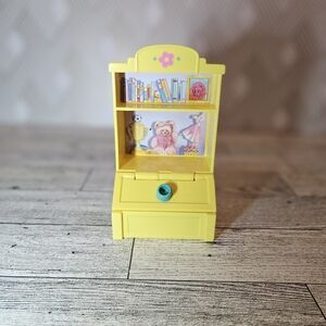 Fisher-Price Loving Family Dollhouse 2000 Yellow Toy Box Bookcase Child's Room